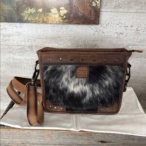 STS Crossbody purse with concealed carry inside